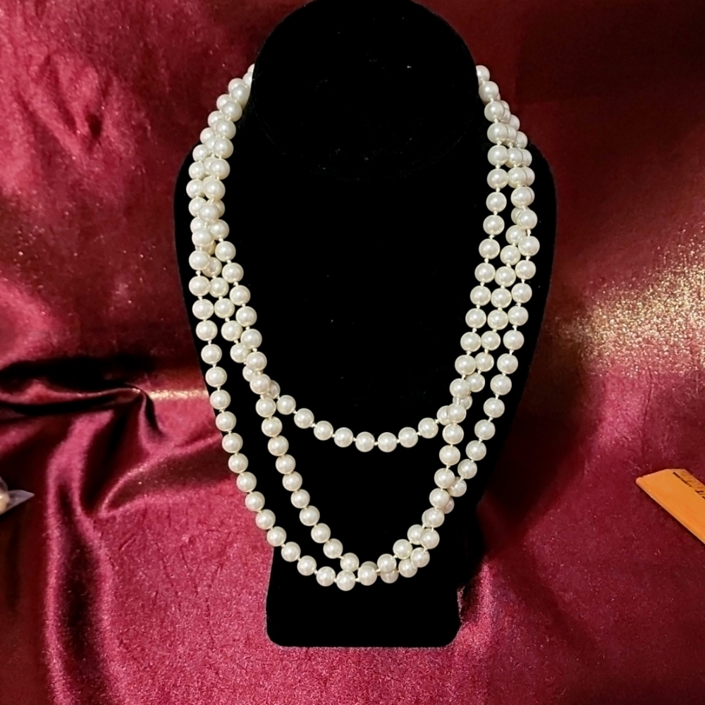 Faux pearl necklace, continous, no clasp, knotted. 52", 7.5mm.